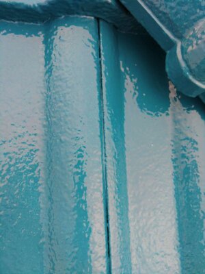 セルリアンブルーセミフロンスーパールーフⅡ遮熱セルリアンブルーカラー屋根塗装塗料KFケミカル青い屋根の家外壁塗装の事なら浜松塗装専門店加藤塗装カラーバリエーション中塗り見たままの色