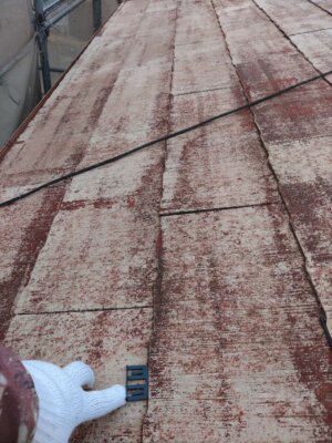 スレート屋根高圧洗浄築年数が古い外壁塗装の事なら浜松塗装専門店加藤塗装色褪せ錆汚れ旧塗膜藻コケタスペーサー設置