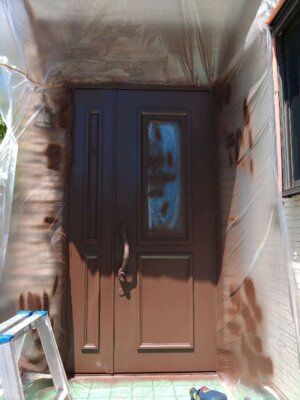 玄関ドア塗装　外壁塗装の事なら浜松塗装専門店加藤塗装　施工事例　beforeafteエイジング加工吹付塗装