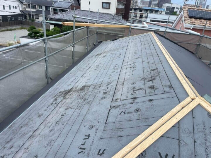 ルーフィング設置後の状況です。