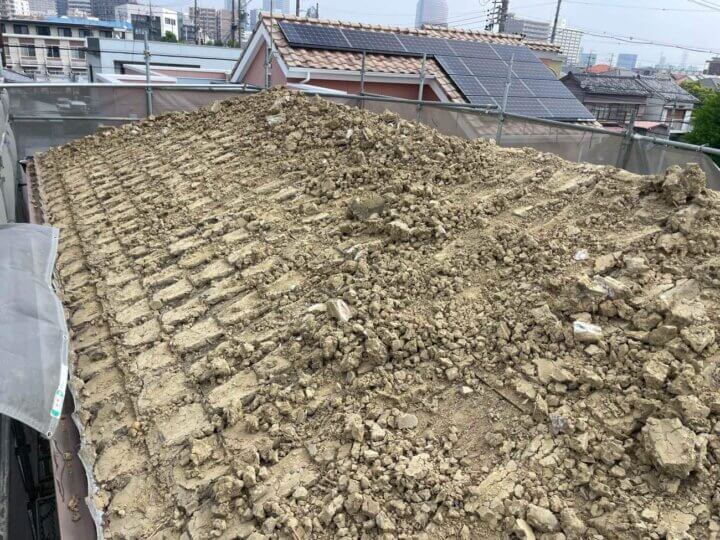 屋根瓦撤去状況です