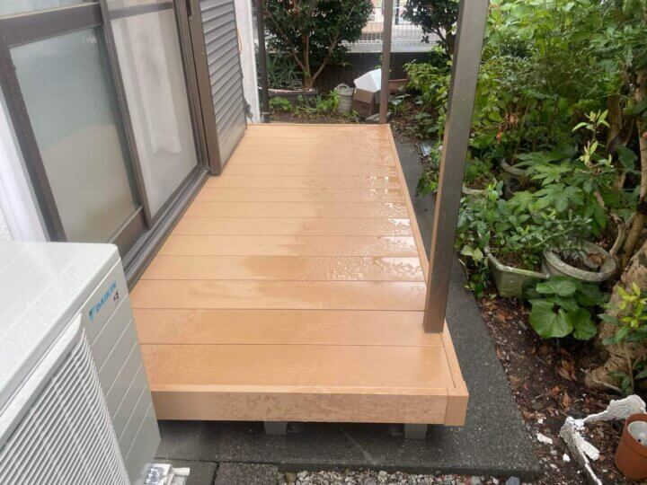 ウッドデッキ設置です。